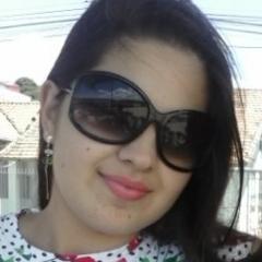 Meu sorriso é cnfiante e ñ demonstra o tanto de insegurança por trás dele. Eu amo de vrdade aqles p qm eu digo isso,me irrito qnd ñ botam fé nas minhas palavras