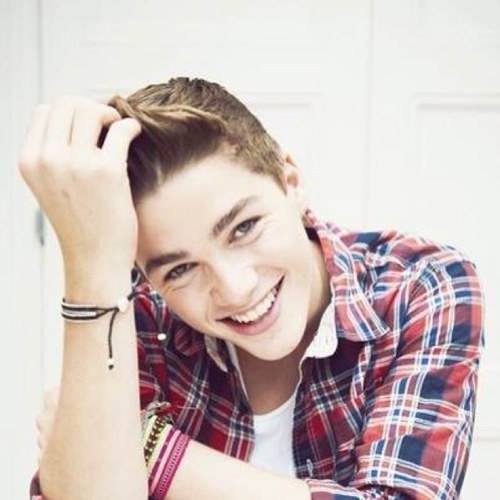 Dont leave me alone again. Please [MULTI RP] Follow my friend:  @Andrew_D4