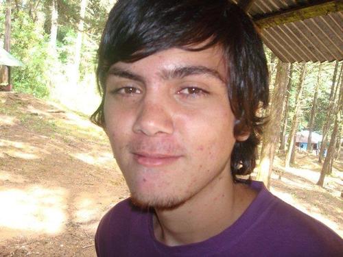 soy de costa rica y me gusta salir y haci soy yo simpatico y cariñoso si quieren conocerme ay les dejo mi skype francisco.rojas.viquez