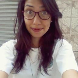 Just a small town girl livin' in a lonely world. ♪