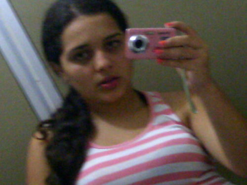 Uma pessoa Alegre, confiante e carinhosa........ :)