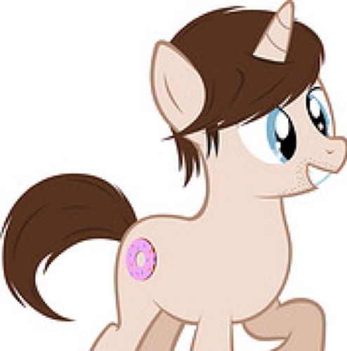 I'm Ian! I'm from Smosh I like donuts! Bestfriend: @mlp_anthony (RP Heavzz) #single (Official account)