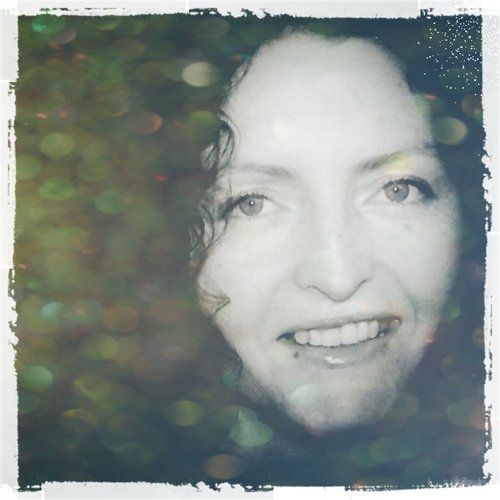 I'm a lover - of people, nature, storms, music, great food and bubbles, I love bubbles! 
My kids and partner are pretty special too!  
I'm a photographer 3