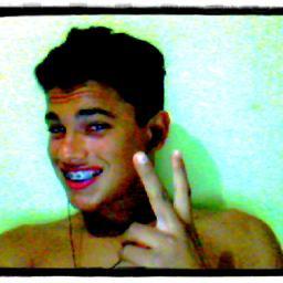 Filho de DEUS, curto de tudu um pouco, Atleticano e Flamenguista, 16 Anos, estrovertido meio timido mas faz parte e claro  muito FELIZ.