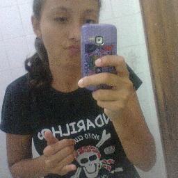 meu nome é thalita hehe tenho 15 anoos... solteira estou bem assim... meu face http://t.co/SVESahoX1f