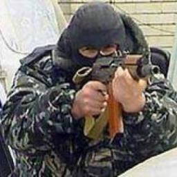 Служил в разведке, много ем и часто смеюсь