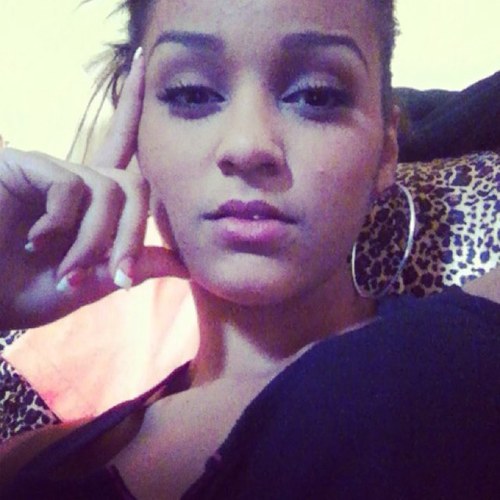Im a confident ,canadian irish/english blk indian mixed chick 5'5, caramel skin 120 pds. i love to laugh & enjoy life . A real sweetheart follow me !