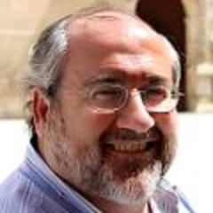 Nacido en Albacete, profesor Educación Secundaría tecnología y sistemas electrónicos, ingeniero de materiales, doctorado en la actualidad