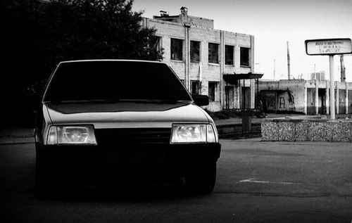 Учусь в Школе .Болею За Барселону .Нравится авто.