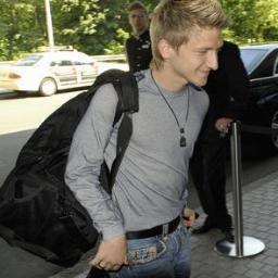 Er 15 år ifra Bergen! fotball er livet! Chelsea FC er laget! Stor fan av verdens beste fotballspiller Marko Marin, for en fyr!