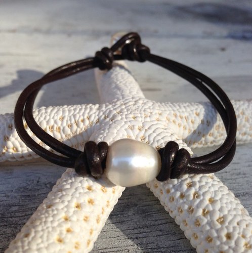 // Leather pearl Jewelry // #leatherpearl #pearl #jewelry #handmade #etsy #etsyseller #shopsmall To buy my jewelry please click on link below **