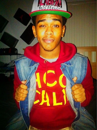 #FollowBack
Kik: _Shine_
Basketball is life
Hot boyz