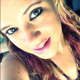 Eu não quero um sorriso, quero o seu sorriso. Não quero um beijo, quero o seu beijo. Não quero qualquer pessoa, quero você.