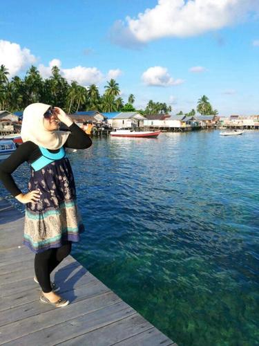 Woman dimpled  |  Cheerful  |  Beach lovers  |  °\(^▿^)/°