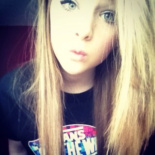 Just an ordinary scottish girl love music and pictures my friends mean everything ,i follow back