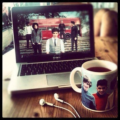 1DFabrizio's profile picture. Four inseparable friends united by one thing...THEIR IDOLS❤ Directioner and Beliebers one heart ❤