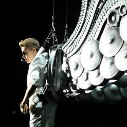 I love @justinbieber and @selenagomez, they are my life..