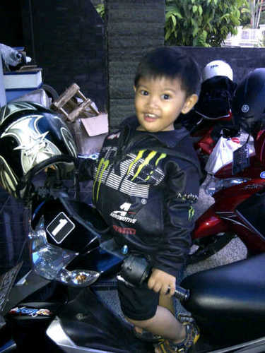 oktaria321's profile picture. 