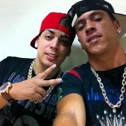 Ah,fiz isso aqui pra mostra um pouco como eu amo esses dois,são a minha vida u.u @mcpikeno13 e @mcmenoor s22