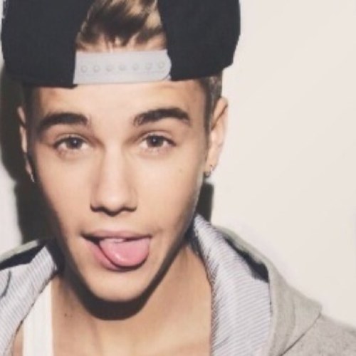 I love Justin Bieber! ♥ I am here to support Justin, nothing more, nothing less! Met the Wanted on 24/10/2012!! Max kissed me! TW tweeted me 2/11/12 @ 8:03am xo