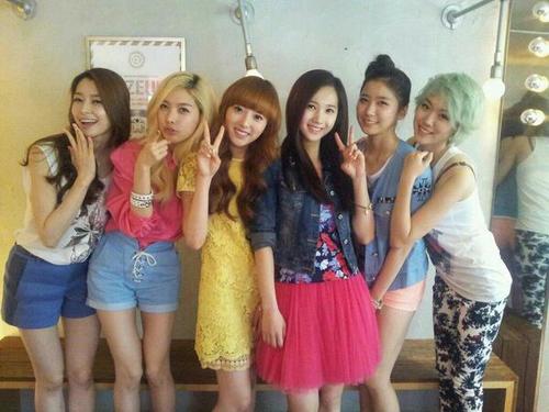 We're new dance cover group for Hello Venus • CP » pin:26491f09 / 082124348018 [WA only] / 083875154745 [SMS only]