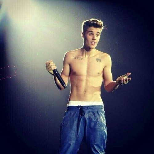 24-2-13 was the best day of my life, I will never forget it. UK belieber, supporting Justin no matter what.