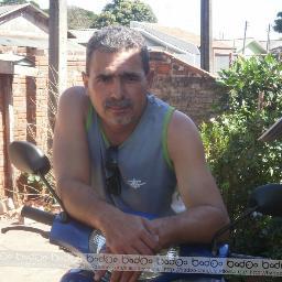 SOU M CLARO 173 ALT  79KG  OLHOS CASTANHOS E CABELOS GRIZALHOS  E SOU MUITO CARINHOSO