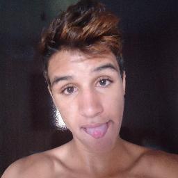 SIMPLESMENTE  EU SÓ EU 
HAHAHAHAHAHAHA I O RESTO FODA SE...