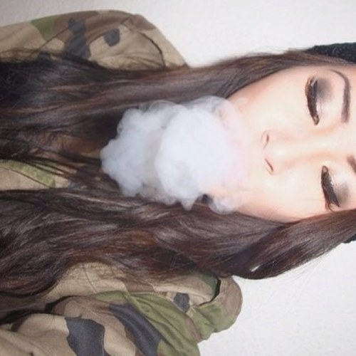 babe with a sailors mouth. princess. Health freak.Turnt up. Stoner nation. I like getting weird. #fitness #stoner #onelove ;)