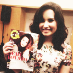 A sua voz virou meu ar , seu sorriso motivo de viver . Sua história minha inspiração e sua musica me faz crescer. demi 3 ! Since: 21/05/12