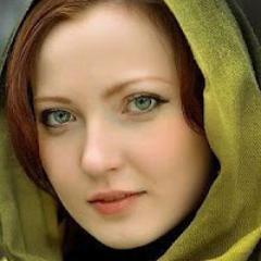 قلبي،
البنفسج الشاحب
لوني الناعم في الصمت
في هرب الزوايا ،
دائرة من سفر
على طرف صوتي
أول الشعر تكتبني
وأقرأها .. آخر قصيدة ! 
bent.elshe3r