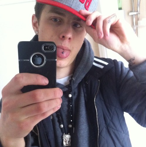 Follow me on facebook, messageme -TU983NWK , bbm - 26D23C56 , message me for my whatsapp & add me on kik ashley_james92