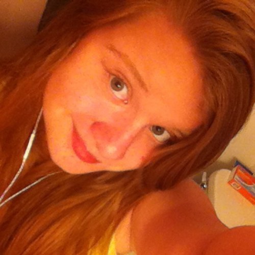 i love lisetning to music and i love 1D IM A NARRY GAL AND A COUNTRY gal and if u dont like me i dont care and i love all my follwers i 3 yall:)