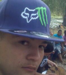 el de las fotos soy yo y pes sigueme y ya..