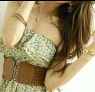 لاا تغرک ضحكهه الوجھہ الحزين .. بعض ضحكاات الوجيھہ مجااملہ