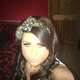 well my names shawnee(named after a bay watch babe nice 1 dad) i live in sunderland with me mam me step dad and me pooch, i love life and h8 ppl hu dont
