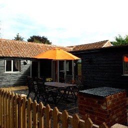 LodgeFarmholida's profile picture. Lodge Farm Holiday Barns in Bawburgh by the Lakes, 3 cottages in Norfolk, in the countryside only 10 mins from Norwich. Lodge Farm Kitchen - Cookery Courses
