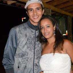 amor verdadeiro e aquele q o tempo nao apaga, e o vento nao leva  e a distancia nao destroi....................