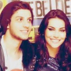 Nada que eu escreva aki, vai conseguir descrever meu amor, so consigo amar voces e mais nada..  o amor  e sem mais.  @Chayleao  @MelFronckowiak