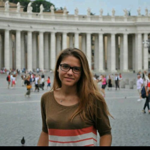 mel_yuksel's profile picture. 