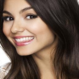 ¡Siguenos Encontraras Las Ultimas Noticias De Victoria Justice!