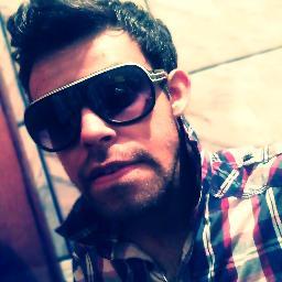 Filho de Deus, amante de Cristo, músico e estudante.