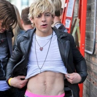 Austin Moon, internet senation. 18. I can rock your world in more ways than one. My life's just about having fun. ;) ||She makes me happy. Father of two.||