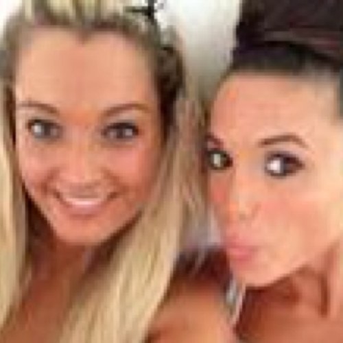 Les__Crevettes's profile picture. Fan de Capucine Anav et Aurélie Dotremont? Compte fans spécial pour elles! Objectif 2700 : followers! ❤ Mes idoles : @CapucineAnav & @Aureofficiel !❤Abonnez-vs!