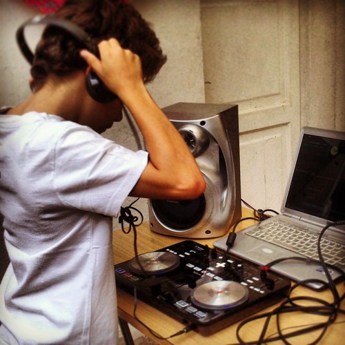 Bueno me llamo Esteban vega mas conocido como Dj Harzik