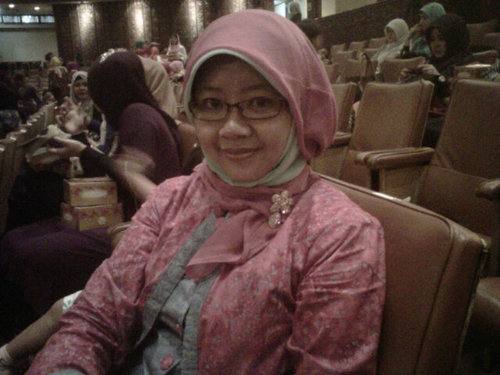 Happy mom, happy wife, happy dermatologist...Aamiin...