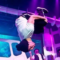 -Acrobata- Integrante de Urban Condition. Trabajo en Shows, Eventos, Boliches, Teatro, Tv, Publicidad. tobybboy@hotmail.com / Director de AcroJump