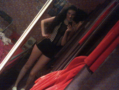 I'm 17 years old. I love my boyfriend luke so much he's my everything, I also love going shopping and hanging out with friends. Follow me please ♥☺♥