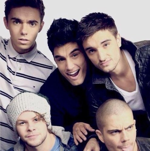 Girl of many fanbases- TWFanmily, Goose, Adubber, Mayniac, Sunsetter, Tonighter, LilRocker, Collector, Rusher, Directioner, Jonatic, Jack & Finn Harries  :D