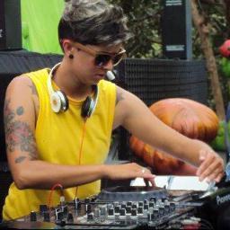 Dj revelação do Club Lux em Ribeirão Preto, Gabriela vem se destacando em clubs e boates do interior paulista pelo seu bom gosto musical e forte personalidade.